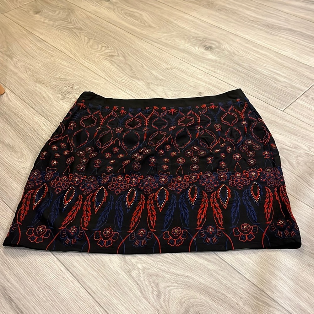 Forever 21 Contemporary Skirt with embroidery and beading. Size L